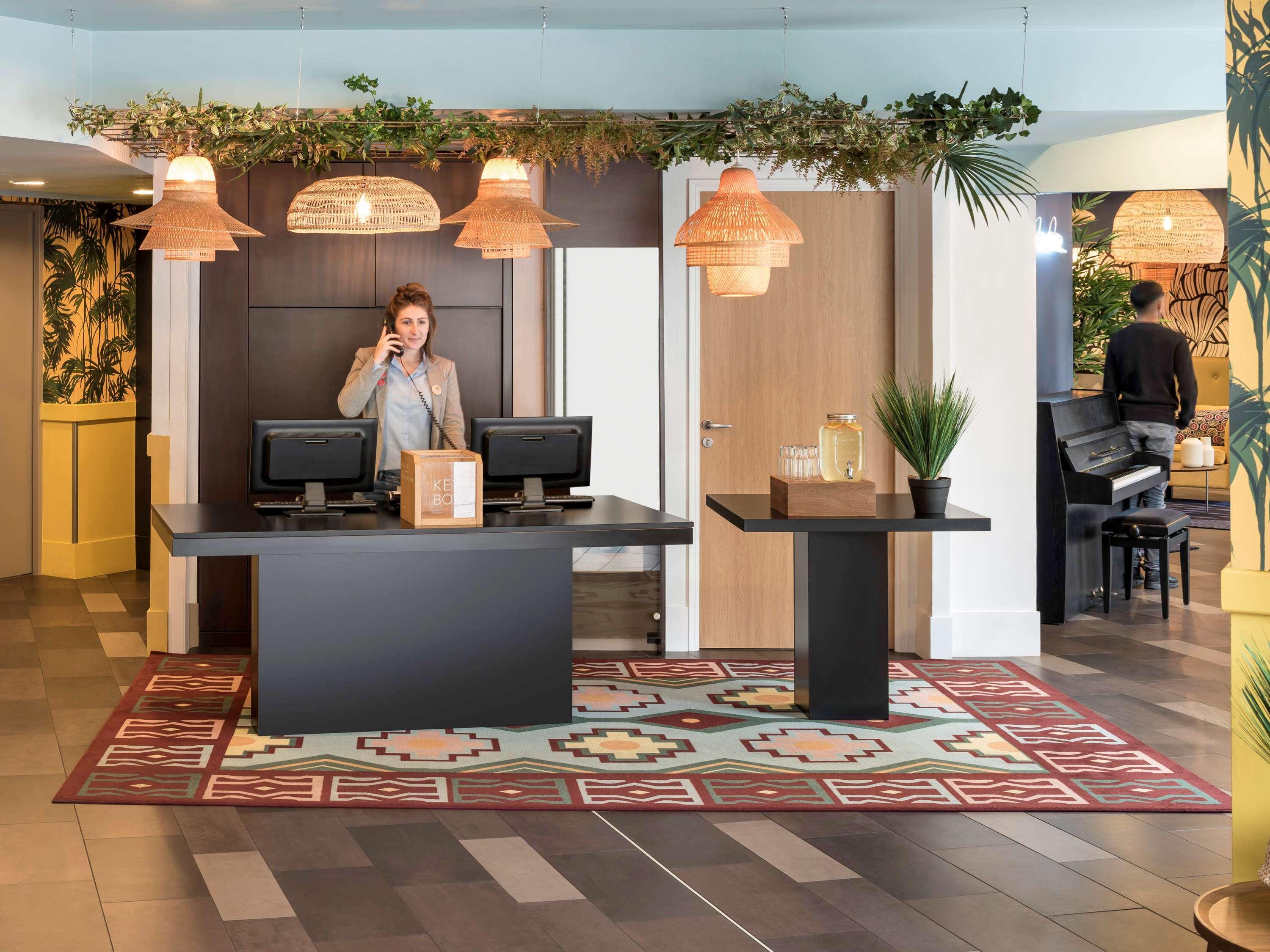 Aparthotel Adagio La Defense Курбевуа Экстерьер фото