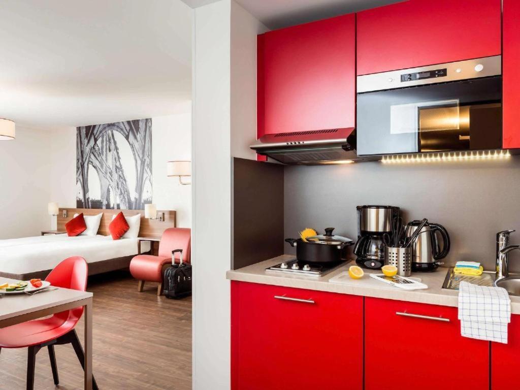 Aparthotel Adagio La Defense Курбевуа Экстерьер фото